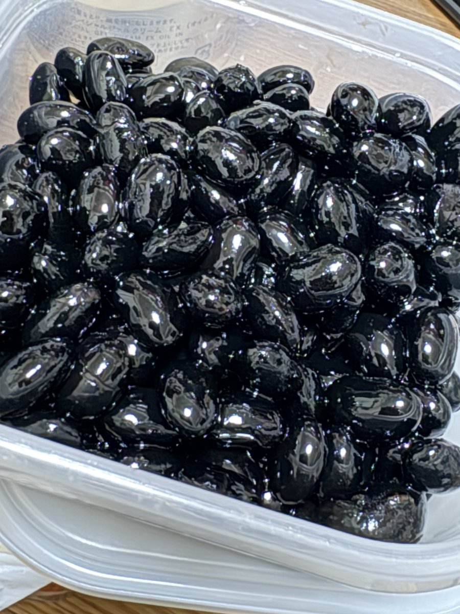 QOFW's tweet image. これが何かわかるか？
鉱物じゃなくて黒豆なんだぜ…
あまりの輝きで目がやられ
うますぎて心も持ってかれたけど悔い無しッ…！！