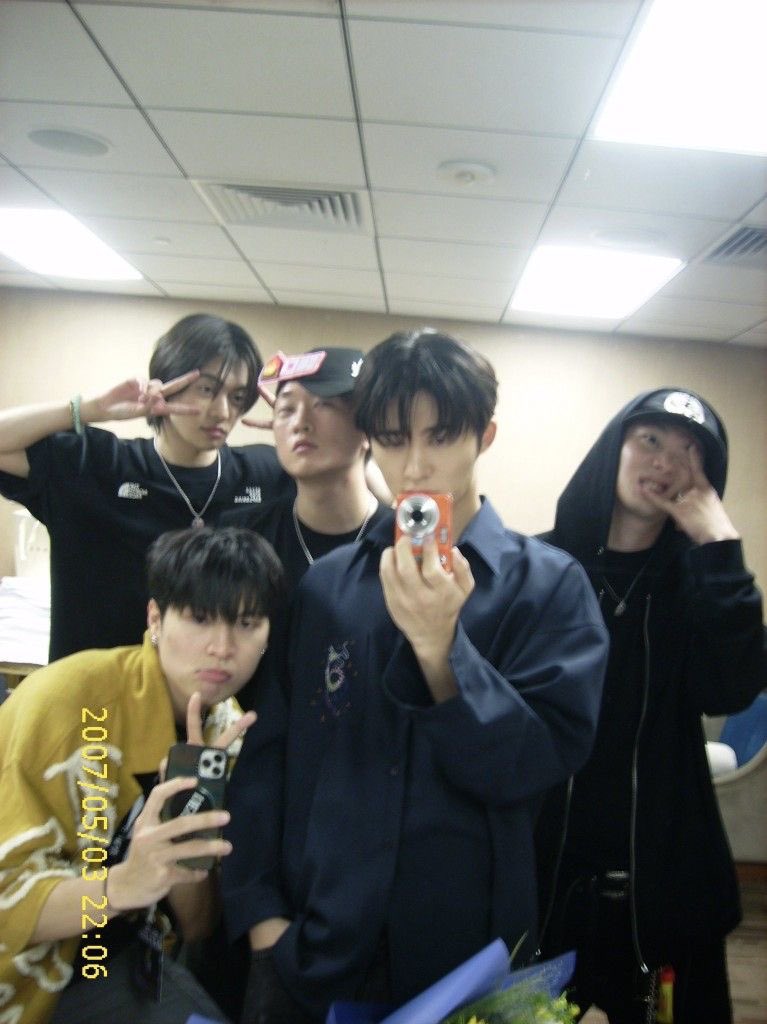 hajehxx131's tweet image. 이참에 모아보는 카메라 든 한빈이