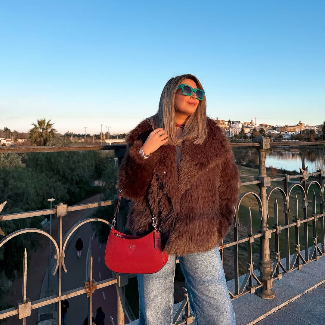 VoghionOfficial's tweet photo. Not cold.Just well dressed.
Would you wear it? 🤍 https://t.co/I5nNGk3fua