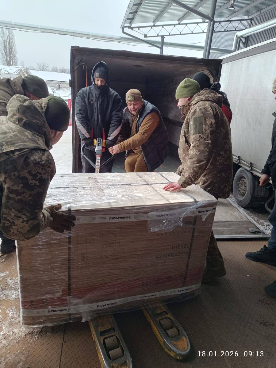Energetická situace na UA je nejhorší od začátku války, proud jde jen několik hodin denně. Je nám ctí, že právě nyní jsme mohli předat 36 generátorů, které poslali obráncům čeští dárci sbírky Paměti národa. 

V Ternopilu se vykládalo v -15 °C, v Poltavě v - 19 °C. Následovalo