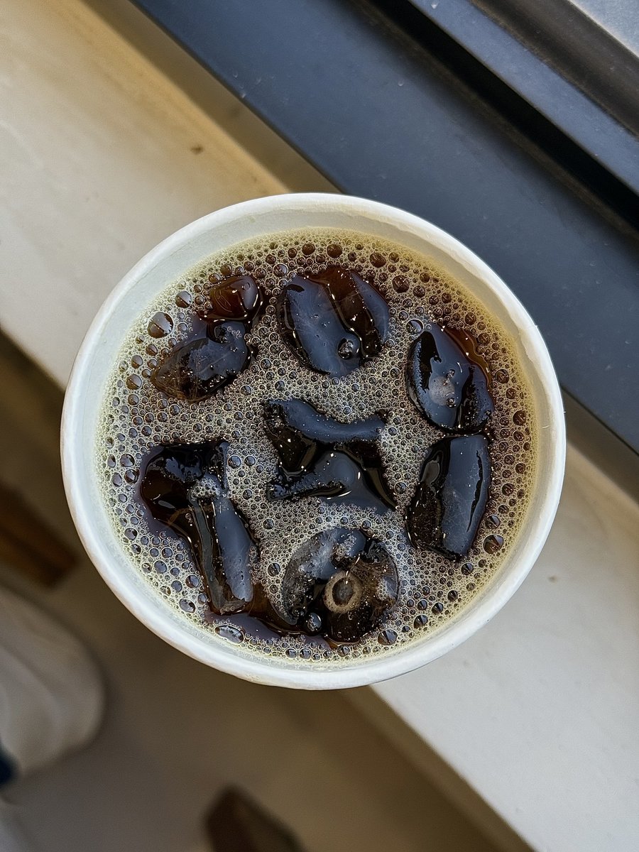 iNotBn's tweet image. بريك الظهر لازم استغله واخذ قهوة 🤙🏻