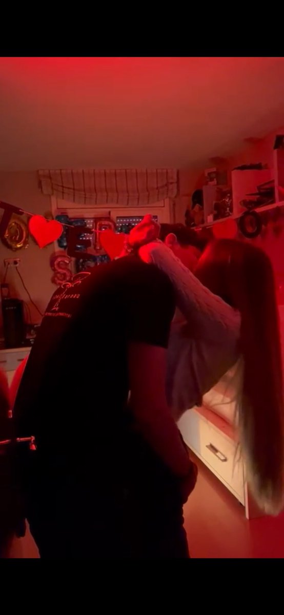 Anngiieloopez tweet media