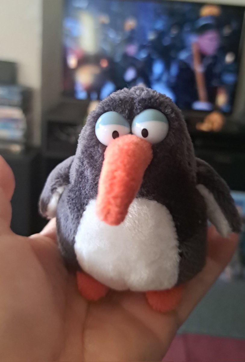 Heute ist Tag des Pinguins,darum wird es Zeit,euch Scipper vorzustellen,er lebt seit 4Wochen bei uns....wir haben ihn in Hamburg auf dem Bahnhof getroffen,da war er ganz alleine in einem Geschäft...,er musste sich ersteinmal einleben und ist jetzt bereit für neue Abenteuer...🐧🥰