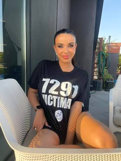 <a href="/SarahPerezSanta/">Sarah Santaolalla. ♀</a> Es verdad, hacerlo con 21 es una mierda ..es mejor frivolizar con 7291, donde va a parar ..ah, y esta foto no es IA, idiota.