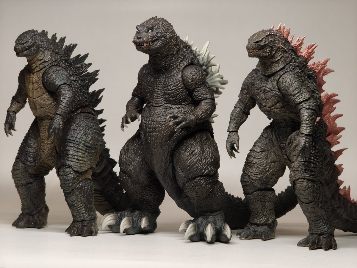 pakuridento2014's tweet photo. hiyatoys GMKゴジラ 比較です。
#Godzilla https://t.co/4gQniaWau8