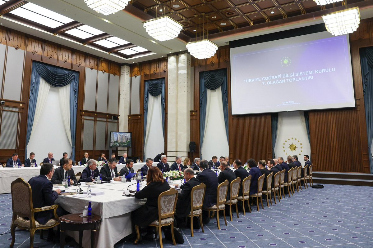 Cumhurbaşkanlığı Külliyesinde Türkiye Coğrafi Bilgi Sistemi Kurulu’nun 7’nci Olağan Toplantısını gerçekleştirdik. 

Cumhurbaşkanımız Sayın Recep Tayyip Erdoğan’ın liderliğinde, dijital devlet anlayışımızın temel yapı taşlarından biri olan coğrafi bilginin standartlara uygun