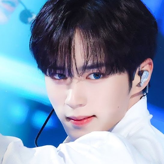 rabbitS2fox's tweet image. 와씨발진짜얼굴존나감동