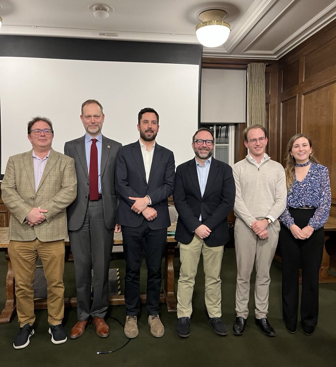 Catalonia_UK's tweet photo. The Representative of @Flanders_UK David Maenaut also took part in the discussion, chaired by former Irish Minister for Housing, Planning and Local Government @MurphyEoghan https://t.co/AJAfq0KTxD