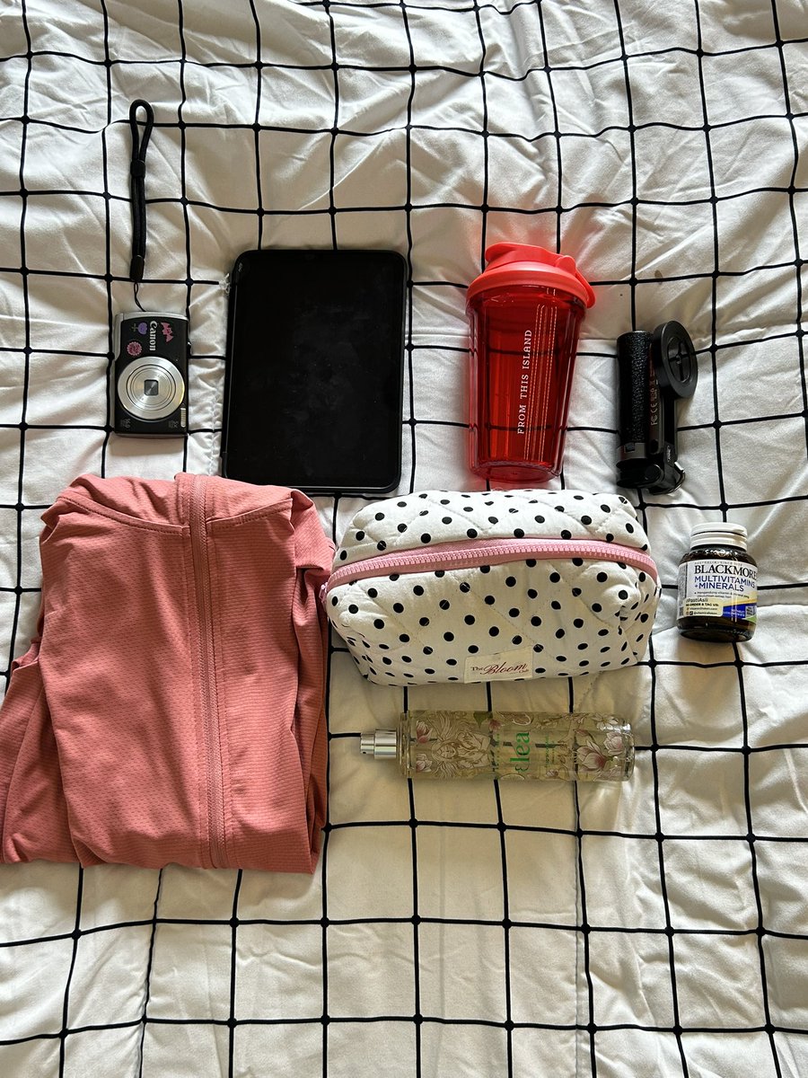 kforkinsley's tweet image. Blush backpack I don’t regret buying