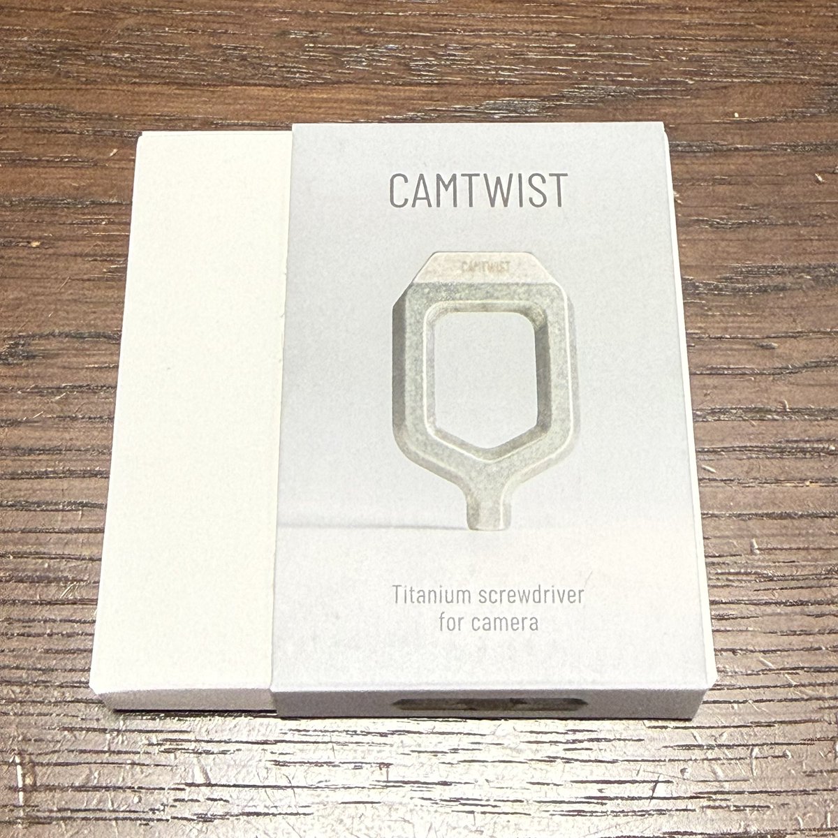 doublebarさんからCAMTWIST届いた！ これならさりげなくコインドライバー と六角レンチを持ち歩けてカメラのベスプレート緩みに対しても対応できそうだ！