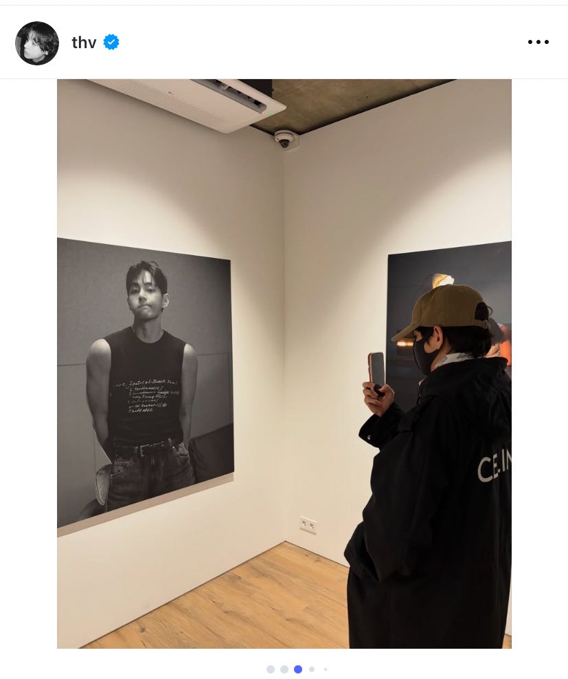 ไหนสตาฟบอกห้ามถ่ายรูป?
จับด่วนเลยค่ะ หลักฐานมัดตัวดิ้นไม่หลุดแน่ๆ
ลงโทษด้วยการกักตัวไว้ให้อาร์มี่รุมบี้แก้ม!!!