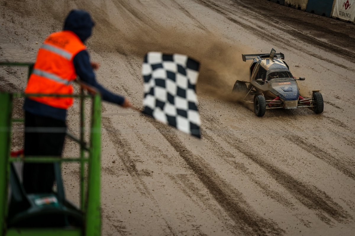 ➡️ Disponible la Reglamentación 2026 del #CERXLoterías ✅

🔴 Reglamento Deportivo CERX 2026 cerx.rfeda.es/docs/2026/regl…

🔴 Anexo - Vehículos admitidos y modificaciones permitidas cerx.rfeda.es/docs/2026/regl…

Acceso a toda la documentación ➡️ cerx.rfeda.es/reglamentacion…

#CERX #Rallycross