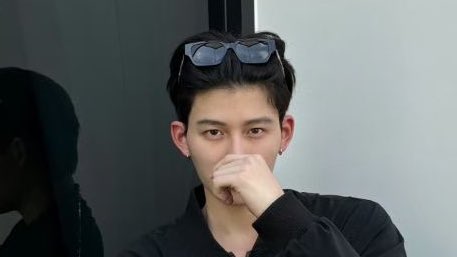 PPWL0VEBOT's tweet image. when he can be both cutie and hottie in just one style &amp;gt;&amp;gt;&amp;gt;&amp;gt;