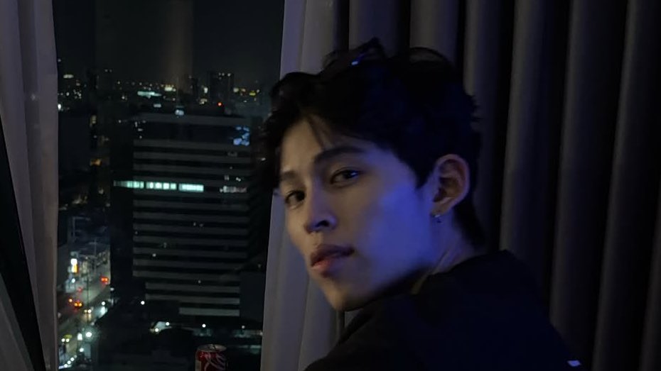 PPWL0VEBOT's tweet image. when he can be both cutie and hottie in just one style &amp;gt;&amp;gt;&amp;gt;&amp;gt;