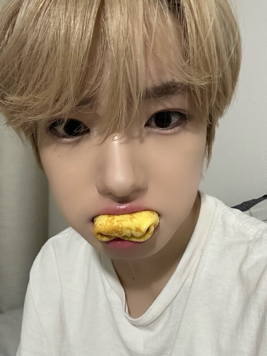 49bbang's tweet image. 사쿠야님 셀카 개존귀 미친거아냐 😭😭😭