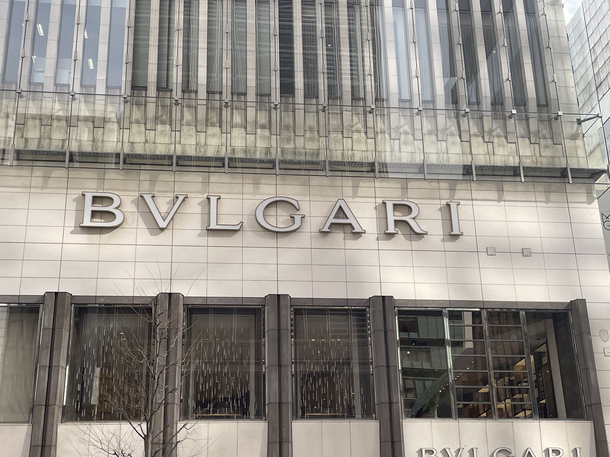 今日は久しぶりの大人数での企業セミナーで銀座方面に。質問がたくさん出て時間がかなりオーバーに。質問が出るということは、疑問が生まれ理解が深まるので欧文組版の「沼」に落ちる寸前です！#欧文組版