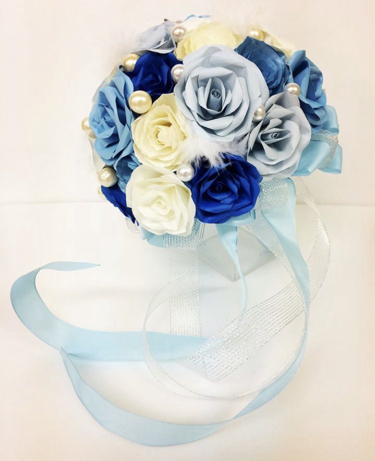 魅力のある青を見せてください見た人全員強制 青い紙で作ったブーケ💐