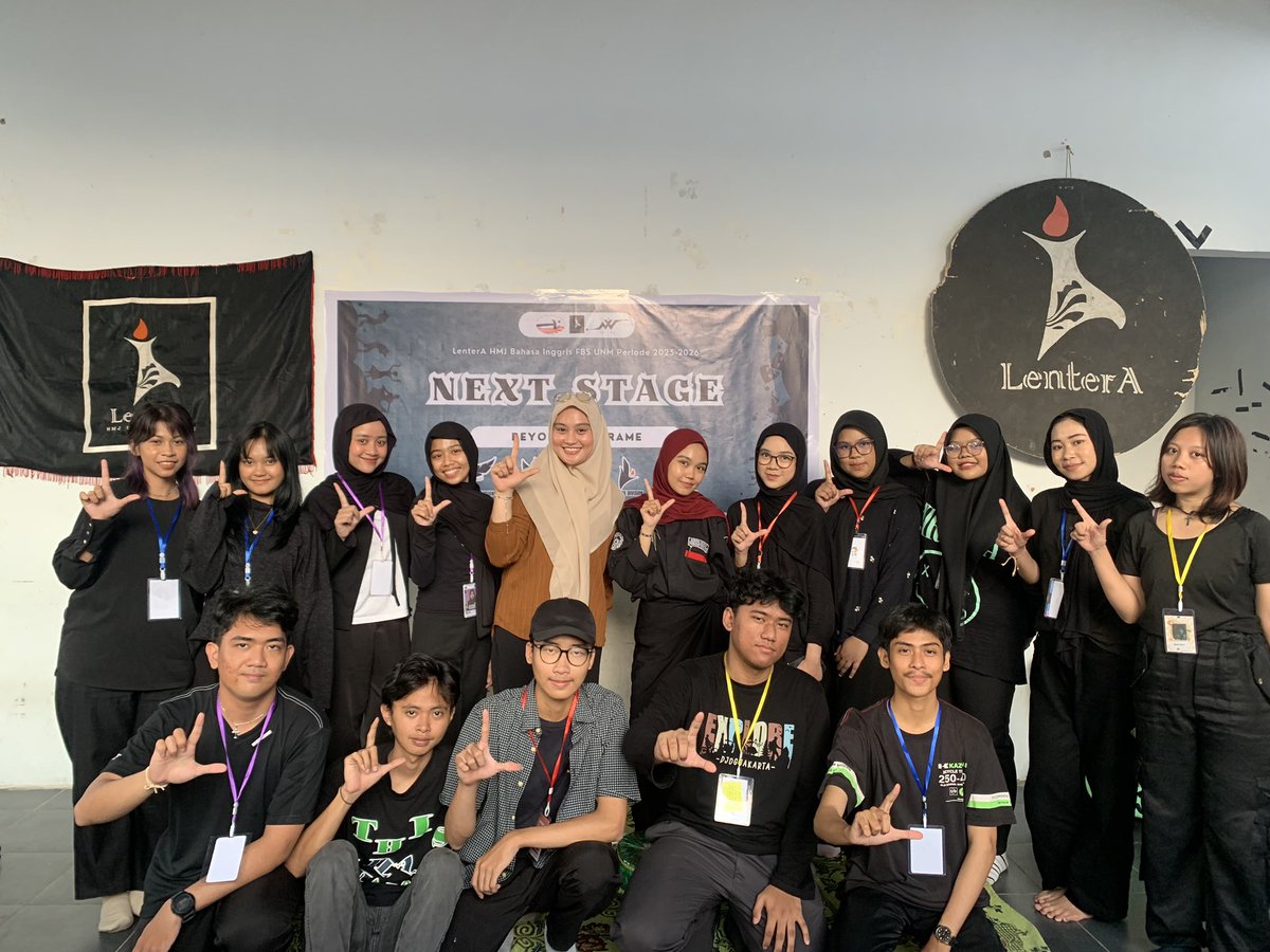LenterAfbs's tweet photo. Salam Budaya!

Dokumentasi rangkaian indoor day-2, Chapter XV - NEXVRA LenterA HMJ Bahasa Inggris FBS UNM.

#LenterAwillnotmakeyoufamous https://t.co/ev8BDpklaj