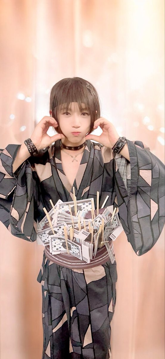 劇団オモテナシ公演睦月組マチネ＆ソワレ公演ありがとうございました！

睦月組は残り3公演となりました！
全力でパッション全開に踊って、芝居して戦って、歌いたいと思います✨
がんばゆーさく✊

📸ゆーたくん＆ゆっけさん＆いど家ファミリー＆マチネの友咲さん
