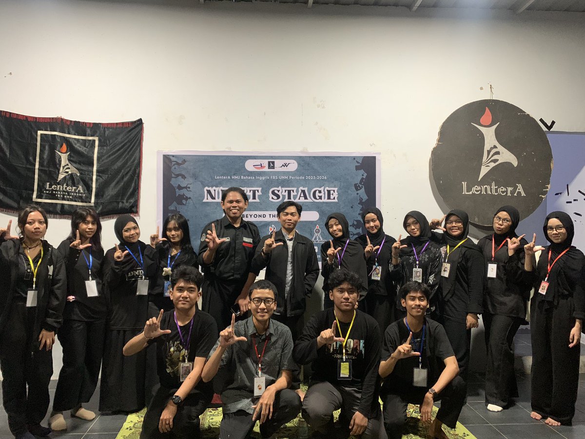 LenterAfbs's tweet photo. Salam Budaya!

Dokumentasi rangkaian indoor day-1, Chapter XV - NEXVRA LenterA HMJ Bahasa Inggris FBS UNM.

#LenterAwillnotmakeyoufamous https://t.co/aCUT9NLuQ8