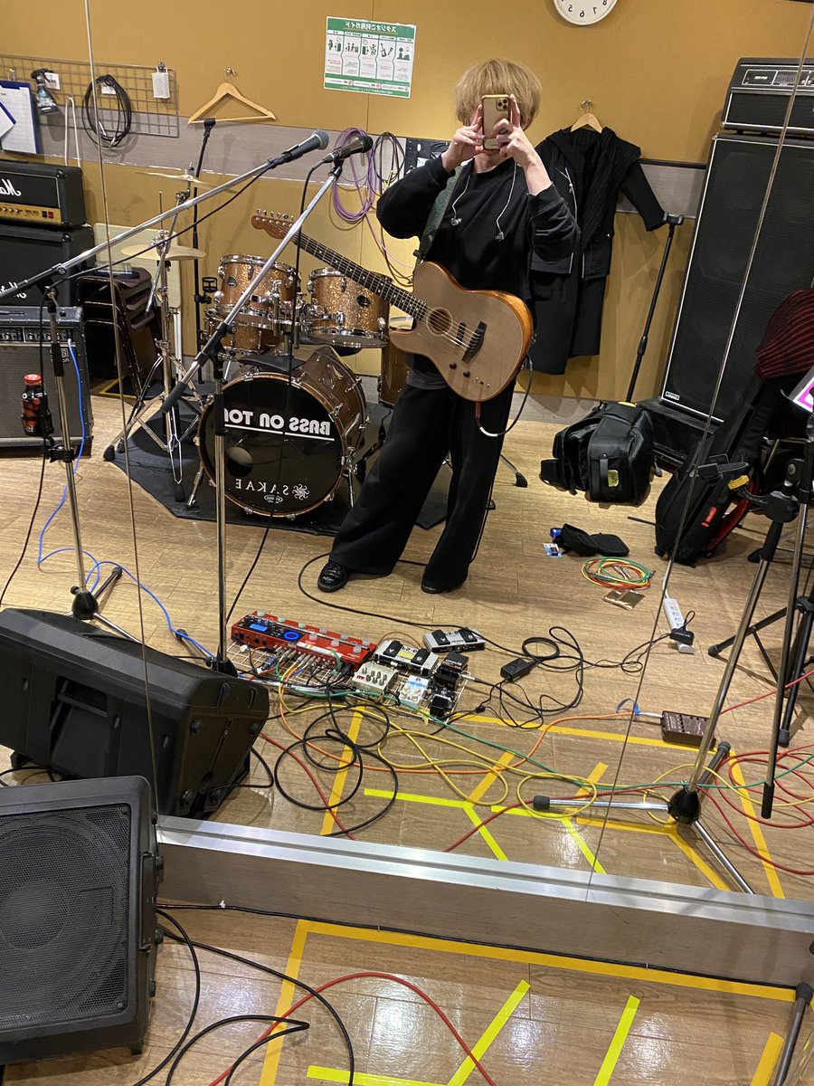 修理・調整出してたギターが返ってきたー！

弾きやすいー！

31日のライブに間に合ったー！良かったー！