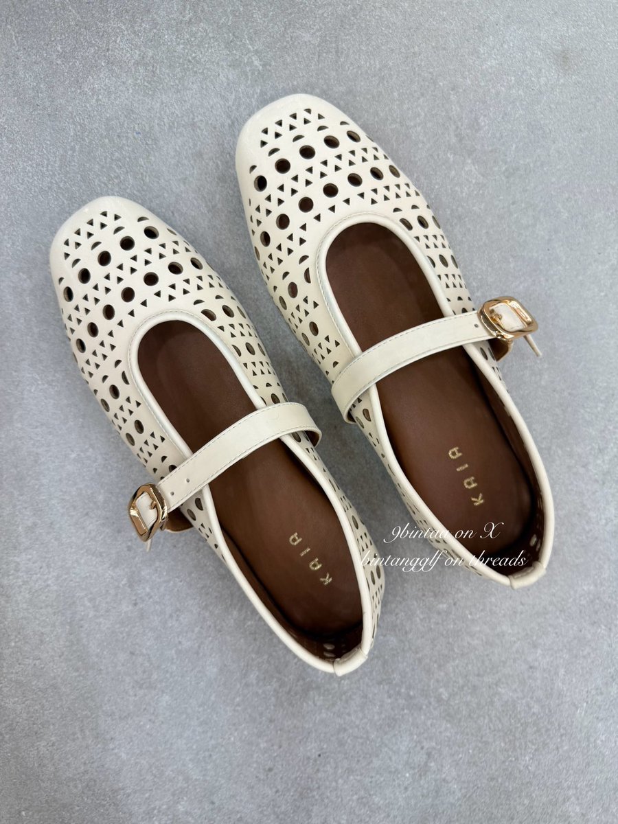 9bintaa's tweet image. SHARING IS CARING:

here’s actually the most comfiest flatshoes ever… super versatile &amp;amp; good material. definitely CHEFS KISS👌🏻👍🏻