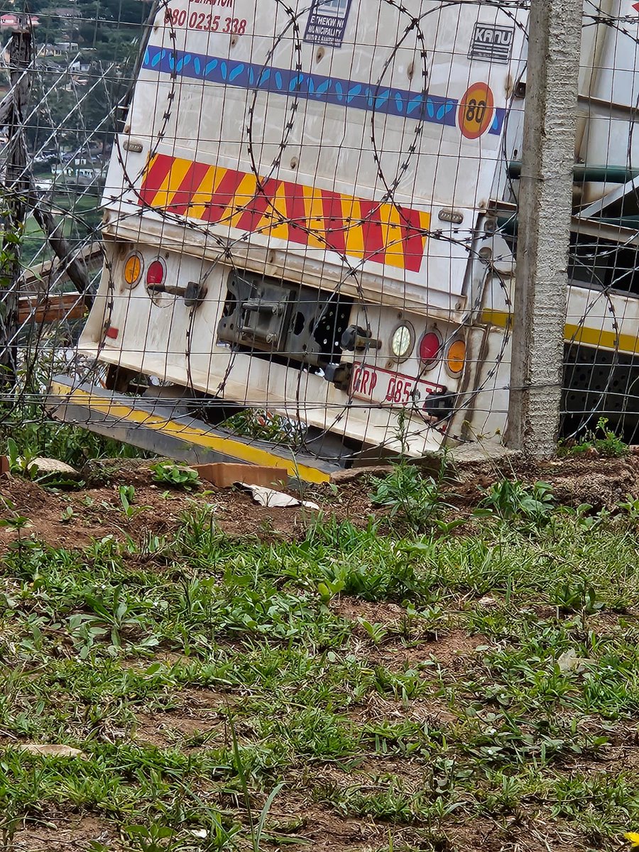 ZANewsFlash's tweet image. NEWS: An employee of the corruption infested eThekwini municipality has been reported to the City Manager for allegedly selling free municipal water to residents of Umzinyathi near Inanda.
According to ActionSA councillor in the city, the employee charges R100 per 100 liters -…