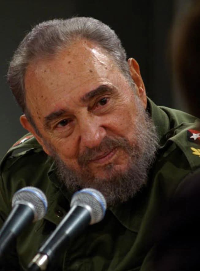 “Al pueblo nuestro lo podrán desaparecer d la faz d la Tierra, lo q no podrán jamás es vencerlo; porque con su razón, con su heroísmo, con su dignidad, con su vergüenza y con su grandeza es un pueblo invencible, y es un pueblo al que hay que respetar”.
#FidelEsFidel 🇨🇺