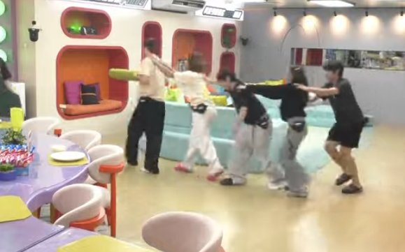 _capripuffs's tweet image. Nasa likod tapos biglang nasa unahan na siya haha

CAPmiss NI CLIFFY