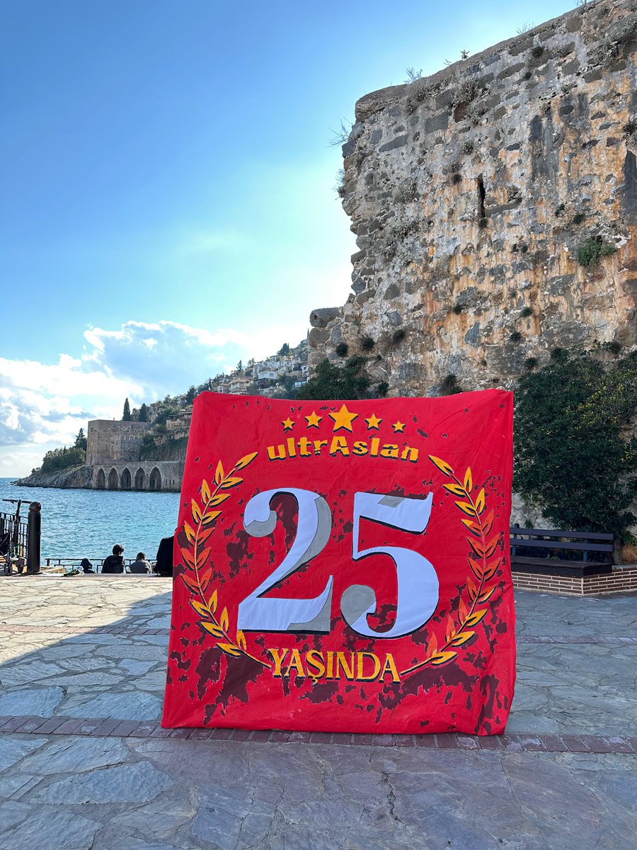 Ülkemizin dört bir yanında tüm kampüslerde Galatasaray için varız! #GalatasarayİçinYaşıyoruz