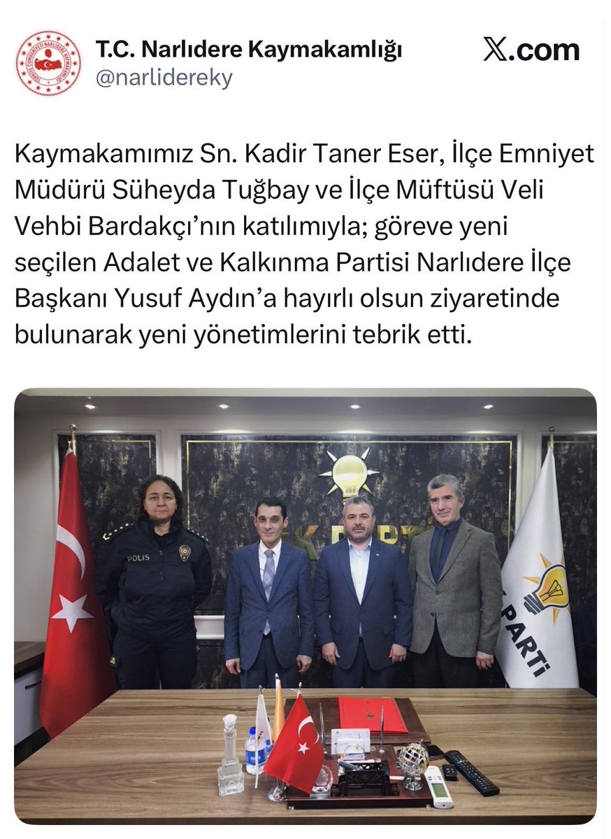 İzmir Narlıdere Kaymakamı Kadir Eser, yanına emniyet müdürü ve müftüyü katıp AK Parti İlçe Başkanına hayırlı olsuna gitmiş.