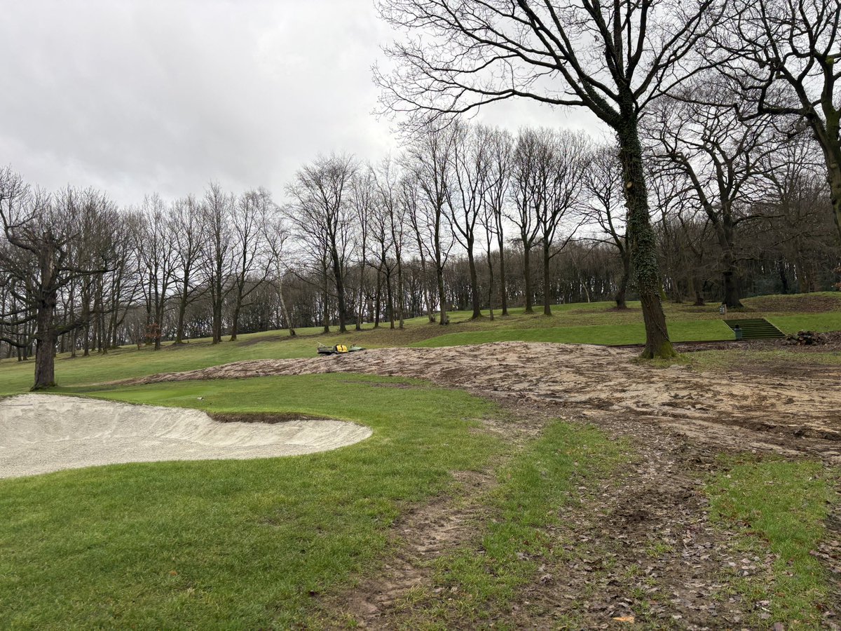 11th greenside bunkers reshaped and cleaned out ready for liner, nice to get 19mm tines through greens today followed by an iron, and martin from c an c golfscapes shaping new mounding and ditch on 12th, bunker replenishment an shed works continue 👍🏻
