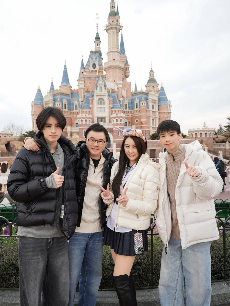 outofashirakorn's tweet image. +