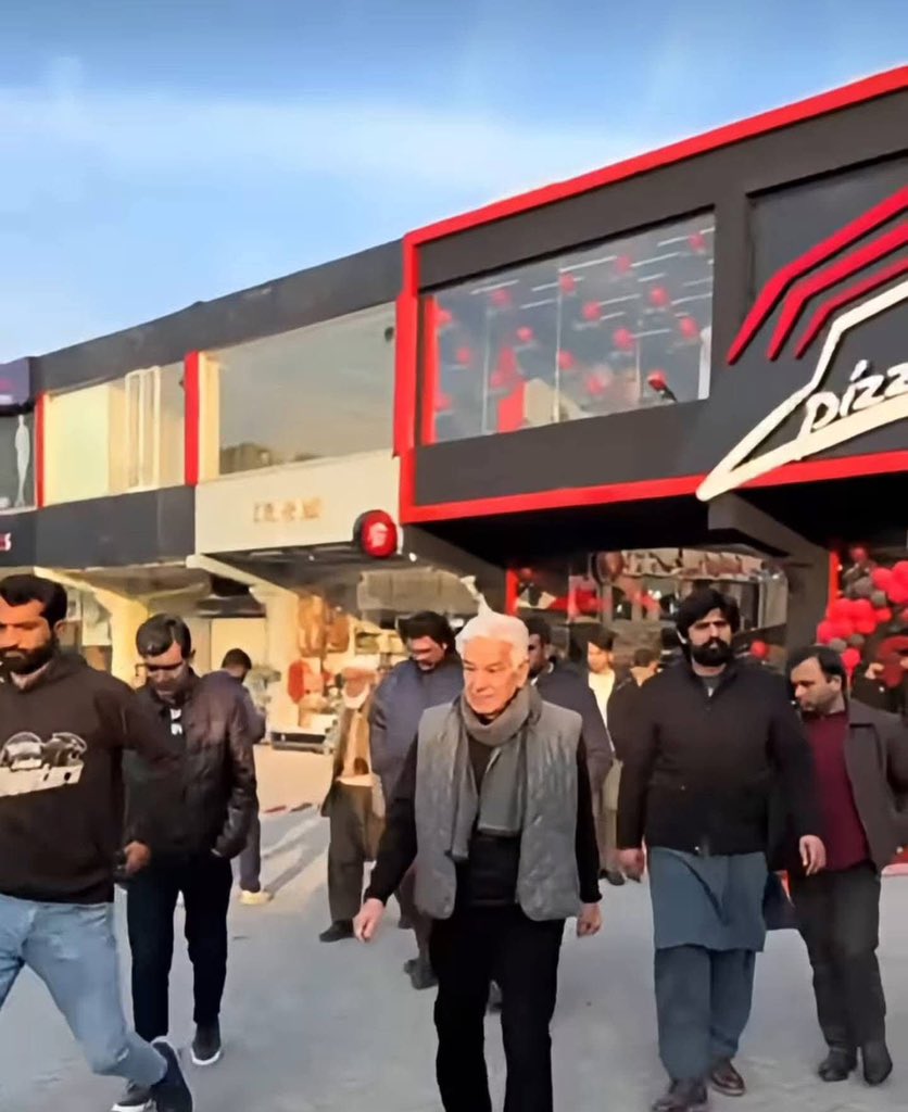 adeelraja's tweet photo. Defence Minister Khawaja Asif just inaugurated a fake Pizza Hut outlet in Sialkot 😃 https://t.co/sLPnQuBGqi