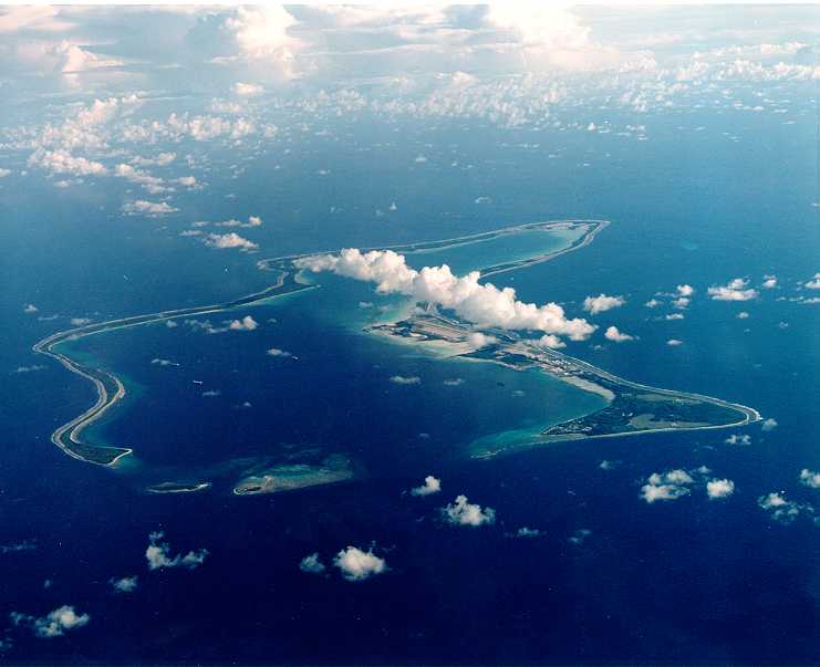 🏝️ 'Diego García' es un atolón del archipiélago de Chagos.

La isla recibe este nombre por una expedición en 1544, liderada por el explorador español Diego García de Moguer, quien le puso su nombre a la isla.

Diego García murió en el viaje de regreso en medio del Océano Índico.