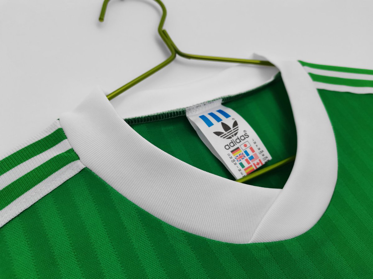 FutHoops's tweet image. 🇨🇲 Camerún 1990 🇨🇲 

💲20€ con envío incluido 

✉️ Pedidos por MD