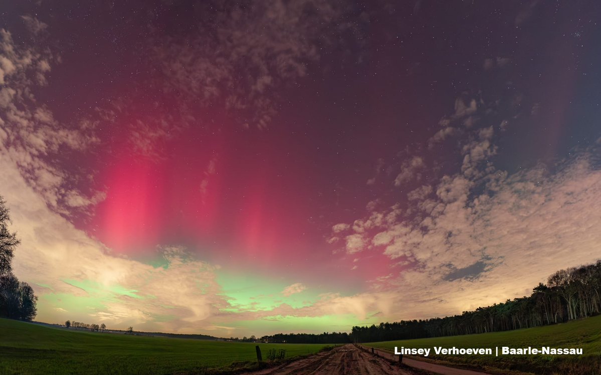 WAT-EEN-AVOND was het!! Zelf nog nooit zo'n geweldig display gezien in ons land en zo dachten jullie er ook over. Geweldig dat jullie de moeite namen zoveel foto's te sturen. Dank dank dank! Ik heb er een paar uitgepikt waar je toch bij weg kan dromen.