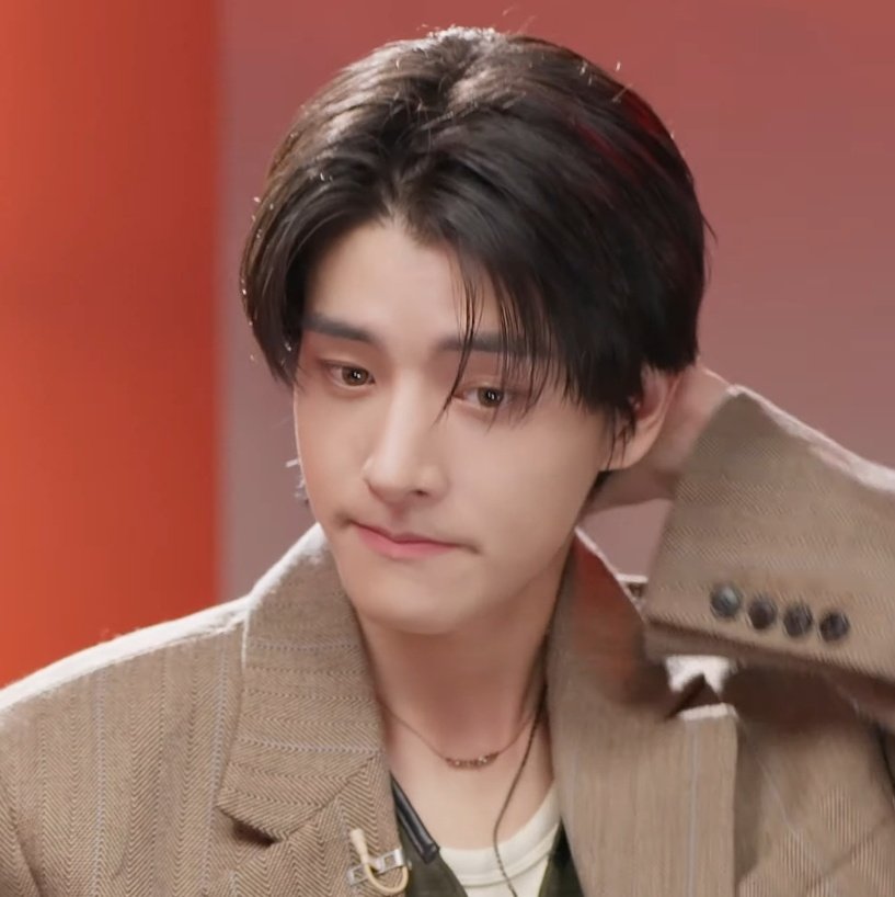 milkpooding's tweet image. 어색해서 계속 벌에쏘인시고르자브종표정 지음