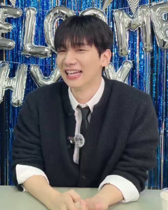 0524vx's tweet image. he came back looking x1000 cuter how is it possible!!