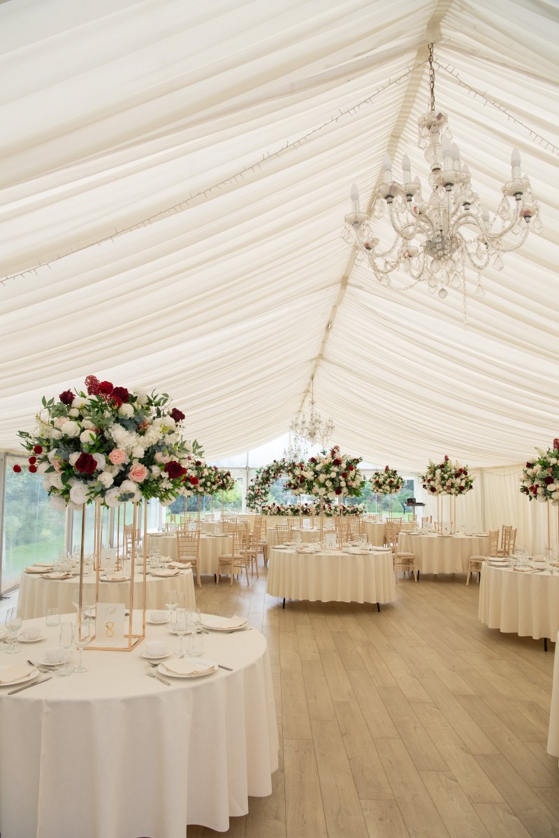 Rebecca &amp; James 🤍✨
A day full of romance, elegance and unforgettable moments.
Featuring a timeless red wedding cake by Emma’s Bakehouse and stunning fresh blooms &amp; styling by Events by the Emporium 🌹🤍
Captured beautifully by Swains Studio 📸✨
#WeddingDay #WeddingInspiration