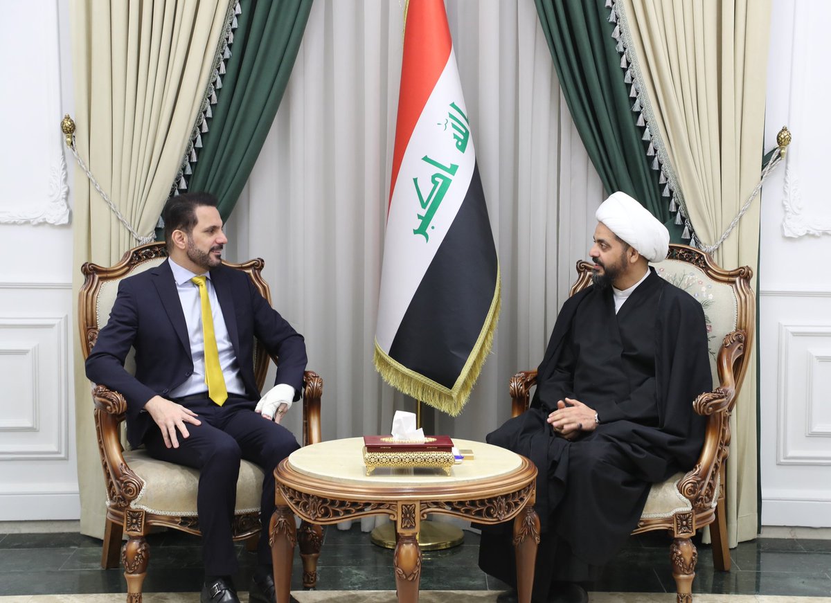 الشيخ الأمين يستقبل رئيس حركة الجيل الجديد

استقبل الأمين العام لحركة عصائب أهل الحق، سماحة الشيخ قيس الخزعلي، في مكتبه ببغداد، اليوم، رئيس حركة الجيل الجديد السيد شاسوار عبد الواحد، بحضور رئيسة كتلة الحركة النيابية السيدة سروة عبد الواحد.

وجرى خلال اللقاء بحث مستجدات الأوضاع في