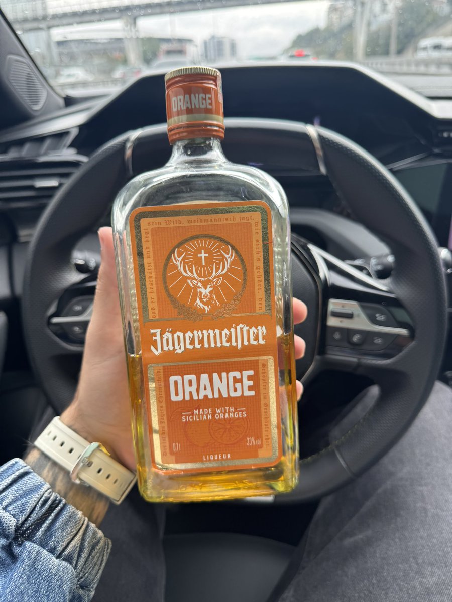 etginlik's tweet photo. Jägermeister'ın orijinal baharat karışımını Sicilya portakalı aromasıyla harmanlayan yeni likörü. https://t.co/PdJgAx8Idq