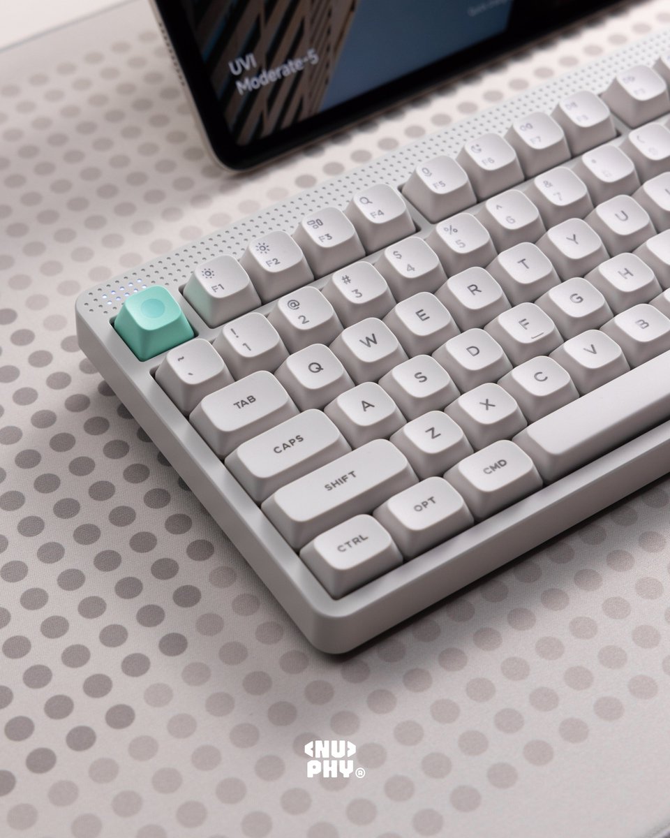 nuphystudio's tweet photo. Clean lines. High Profile. Retro White.
Node 100 is ready for its close-up. Full unboxing film coming soon. 🎬
.
.
.
.
#nuphy #node100 #customkeyboard #DeskSetup #mechanicalkeyboard #workspacesetup #mechkeys #keyboard #Tech https://t.co/pTXLFFhgPs