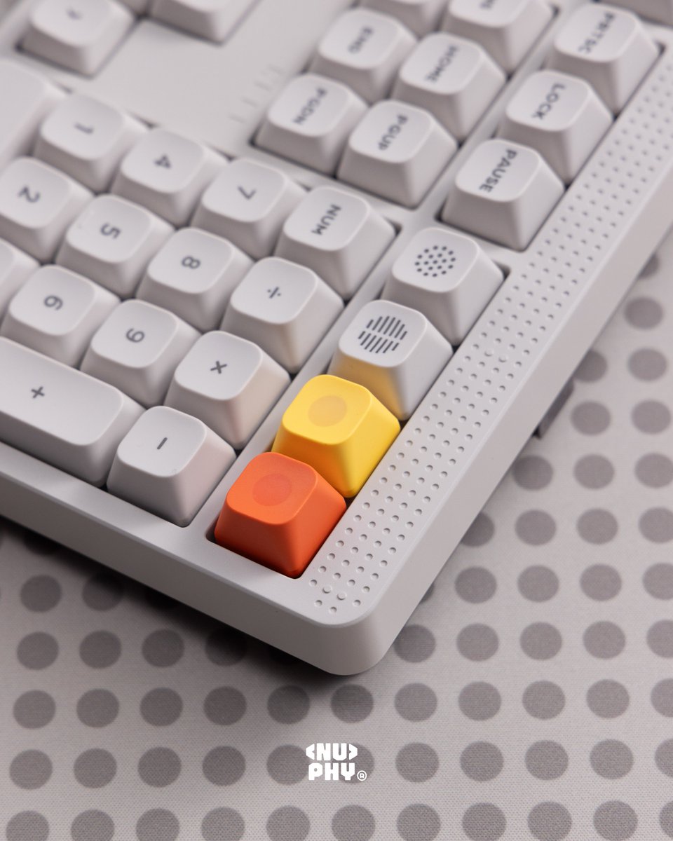 nuphystudio's tweet photo. Clean lines. High Profile. Retro White.
Node 100 is ready for its close-up. Full unboxing film coming soon. 🎬
.
.
.
.
#nuphy #node100 #customkeyboard #DeskSetup #mechanicalkeyboard #workspacesetup #mechkeys #keyboard #Tech https://t.co/pTXLFFhgPs