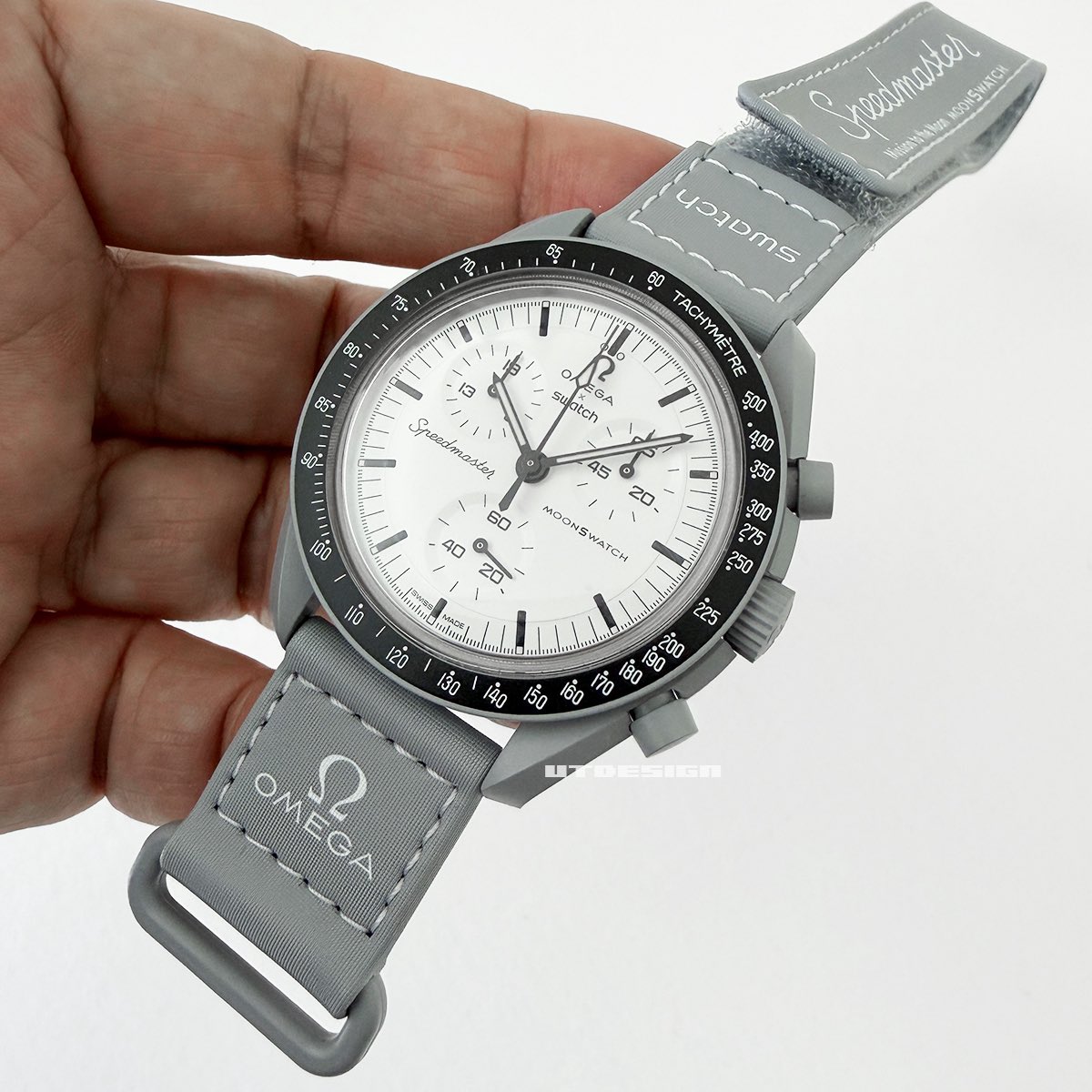 utdesign's tweet image. #moonswatch  1965をサイトにアップしました。ベルトはやっぱ黒のラバーストラップがよきかな。詳細は↓にて
utdesign.net/moonswatch-196…

#omegaxswatch #swatch #ムーンスウォッチ