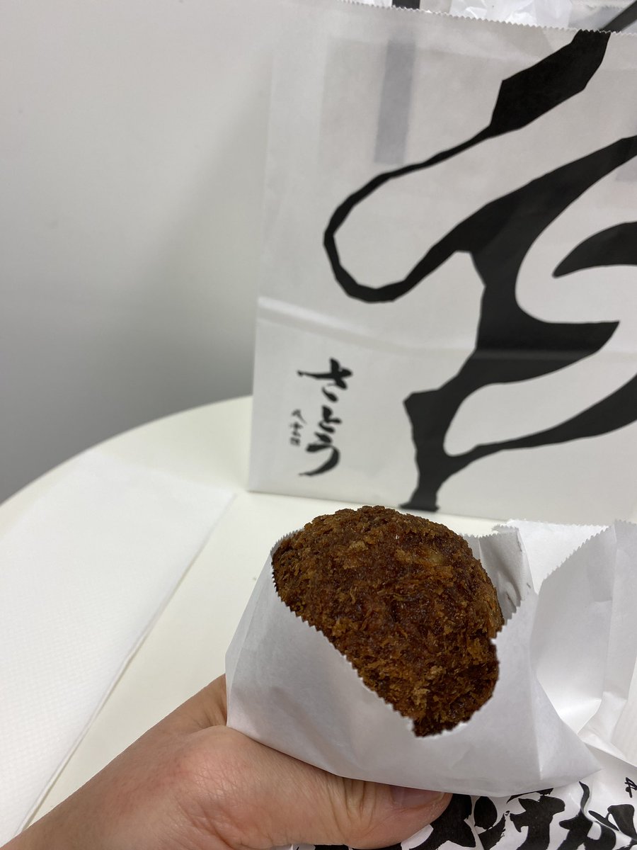 ayanabe's tweet image. 気がついたら会期は明日まで。2週目なのだが今日は輸送に挑戦。はらこめしー！いくらは自分でかけるタイプ。しっとりしてて美味しかった🥰 吉祥寺だと行列で断念しがちなさとうの丸メンチ、チャンスなのよ〜揚げたて美味し🥰