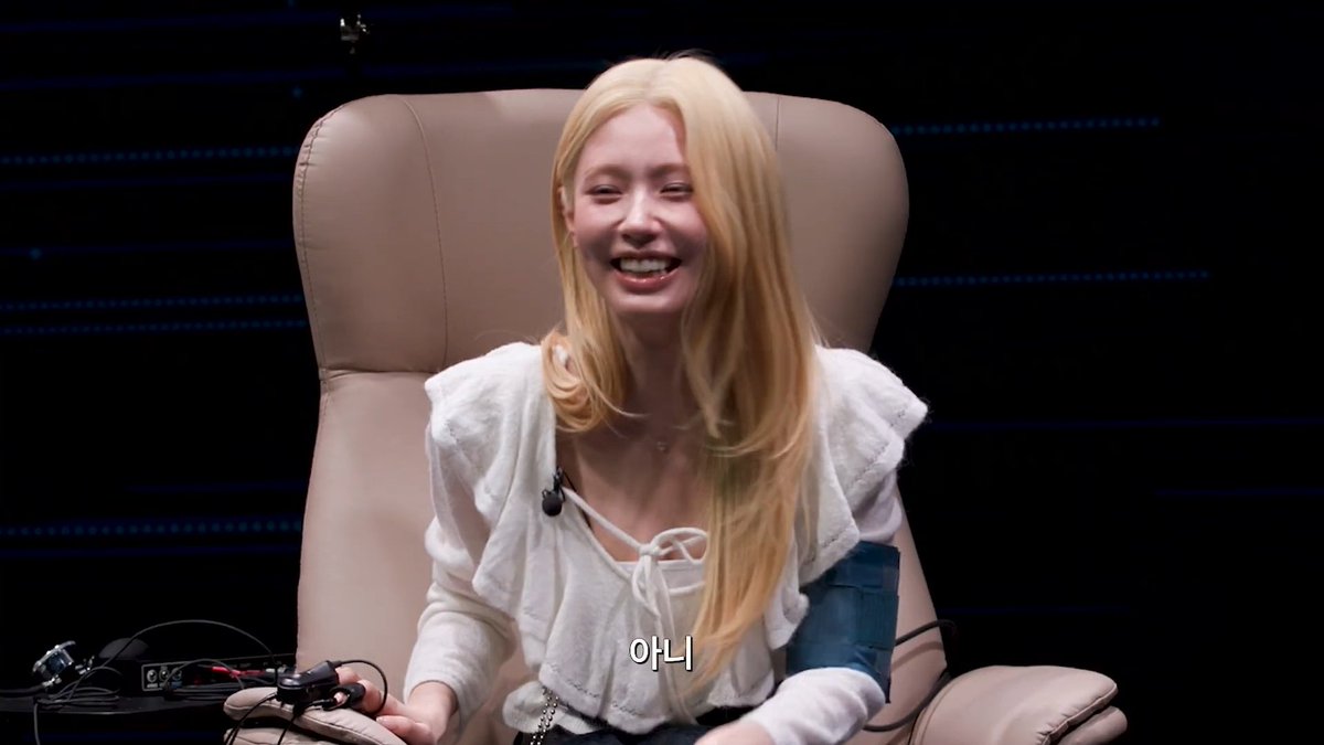 idlecharts's tweet image. MINNIE and MIYEON debuts new hairstyles ahead of i-dle's comeback with "mono"