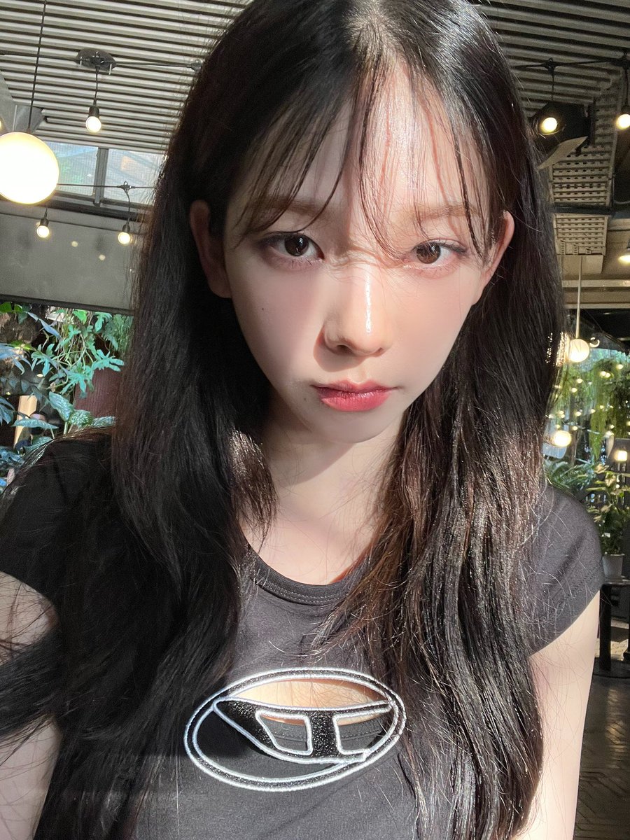 Qni6F's tweet image. カリナのフェイスライン理想、、、何すればこれになれる、、？