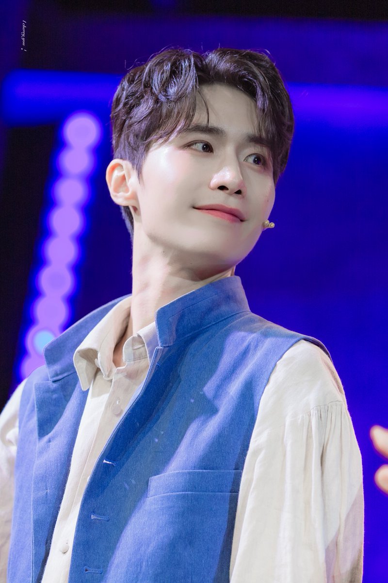 260118N 프라테르니테
/ 마지막 공연 무대인사

제르베 役 #이세헌

고개 먼저. . . („• ᴗ •„)