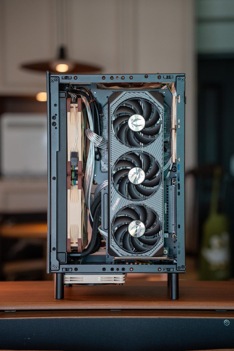 ZOTACFrance's tweet photo. Ne vous fiez pas aux apparences, ce build est un monstre de puissance !

reddit : No-Hunter2412
#ZOTACGAMING #BuildPC https://t.co/U9PtYIMIa0